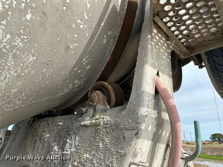 image for item NY9052 1998 Mack RD690S  ready mix truck