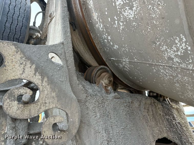 image for item NY9052 1998 Mack RD690S  ready mix truck