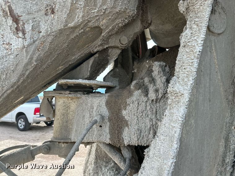 image for item NY9052 1998 Mack RD690S  ready mix truck