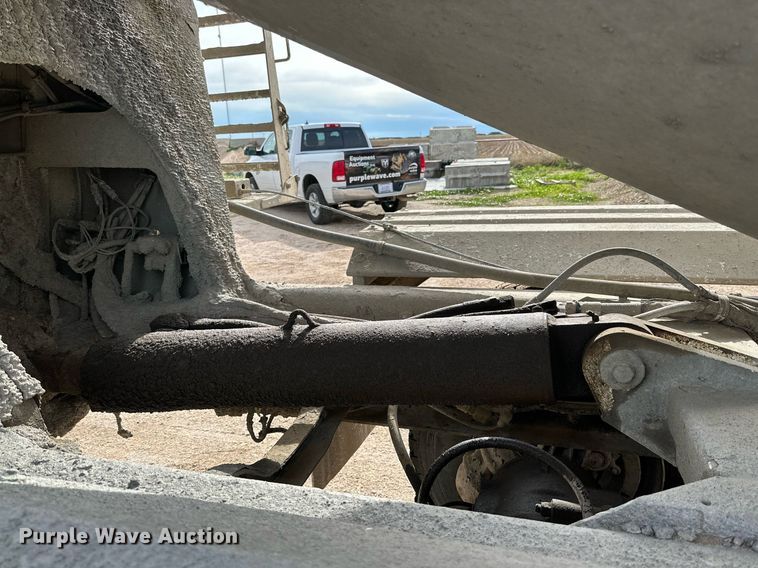 image for item NY9052 1998 Mack RD690S  ready mix truck