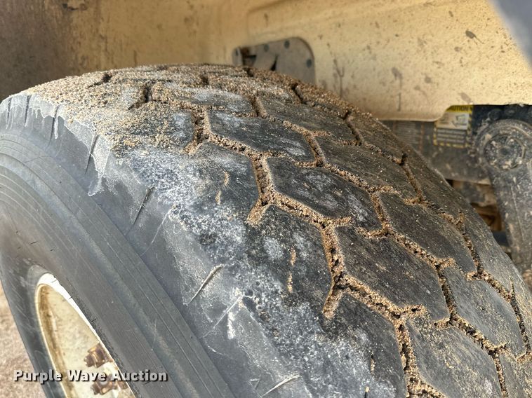 image for item NY9052 1998 Mack RD690S  ready mix truck