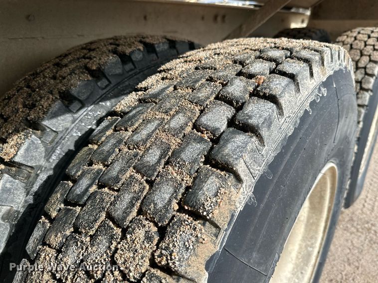 image for item NY9052 1998 Mack RD690S  ready mix truck