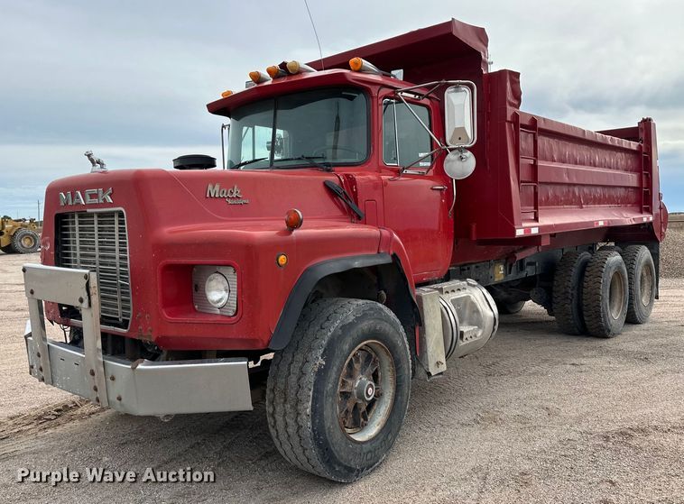 image for item NY9053 1991 Mack RB600  dump truck
