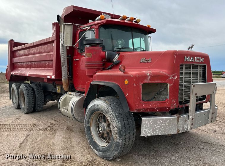 image for item NY9053 1991 Mack RB600  dump truck