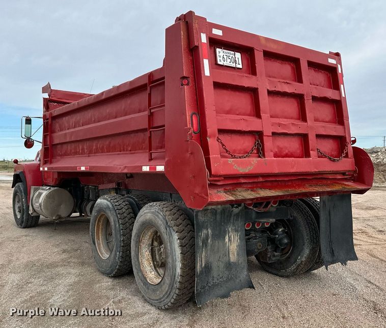 image for item NY9053 1991 Mack RB600  dump truck