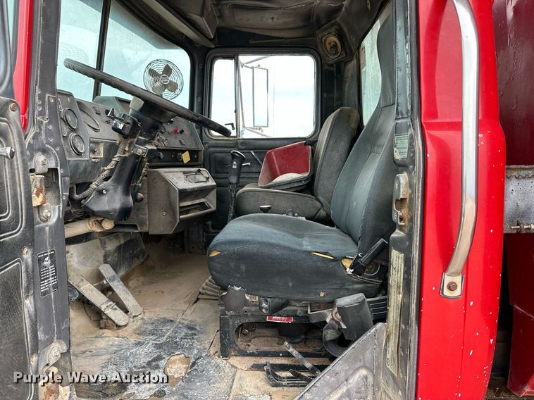 image for item NY9053 1991 Mack RB600  dump truck