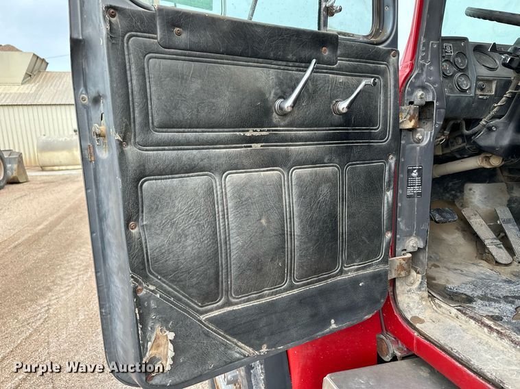 image for item NY9053 1991 Mack RB600  dump truck