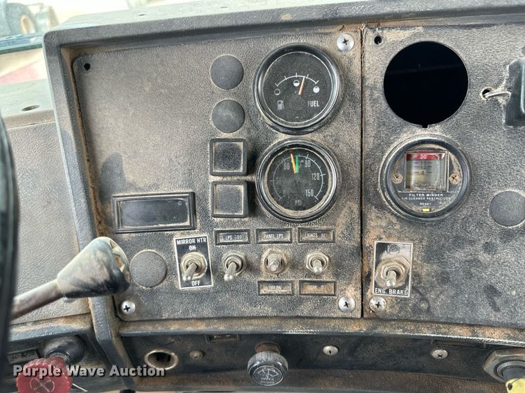 image for item NY9053 1991 Mack RB600  dump truck