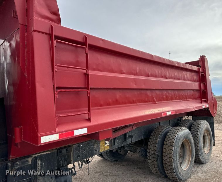 image for item NY9053 1991 Mack RB600  dump truck
