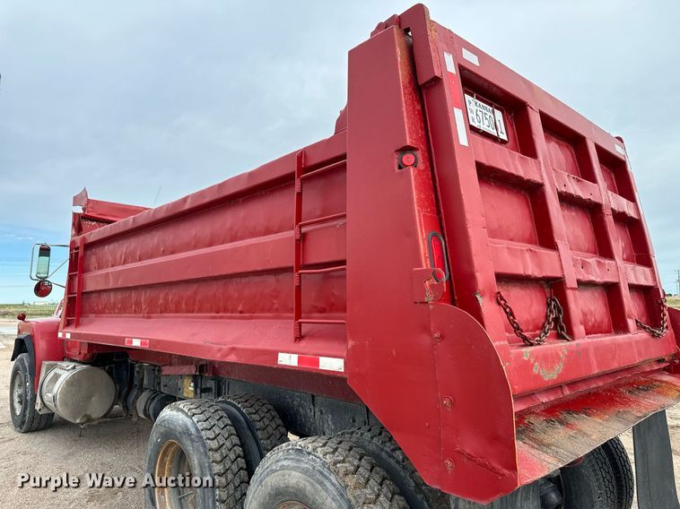 image for item NY9053 1991 Mack RB600  dump truck