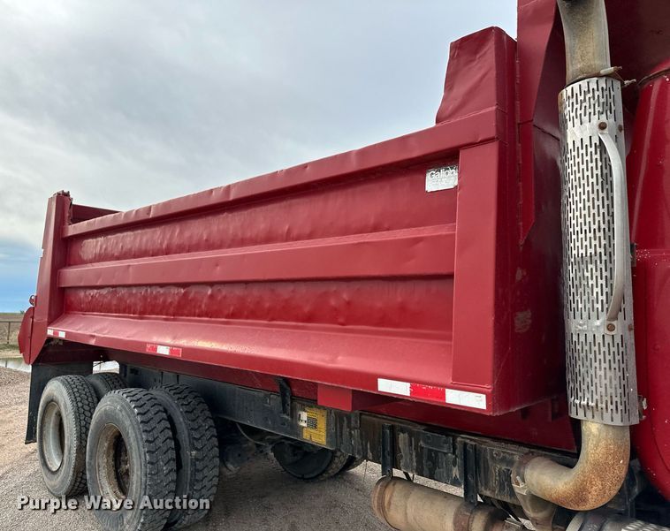 image for item NY9053 1991 Mack RB600  dump truck