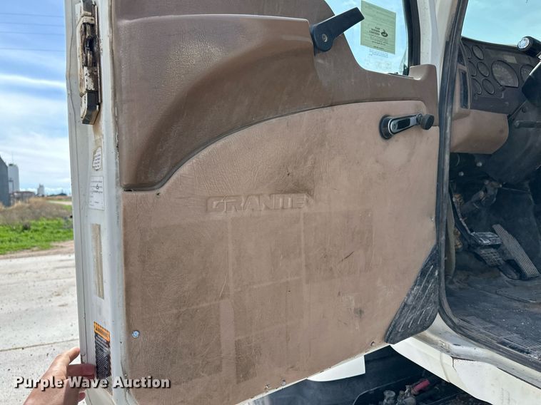 image for item NY9054 2005 Mack CV713  ready mix truck