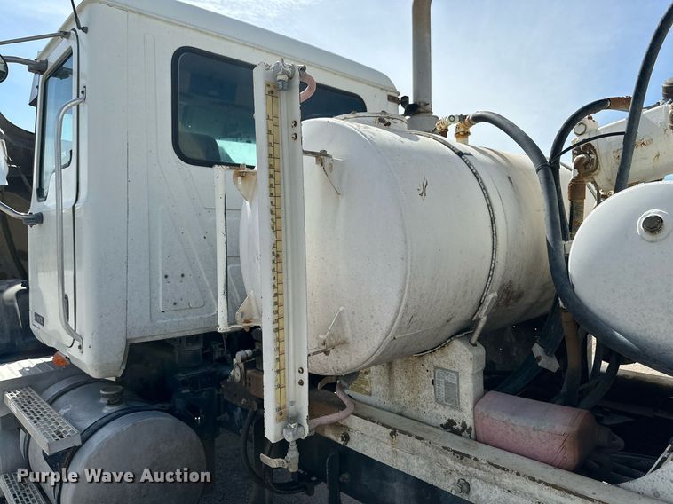 image for item NY9055 2007 Mack CV513  ready mix truck
