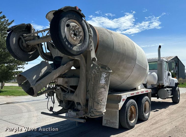 image for item NY9056 2007 International 5500i  ready mix truck