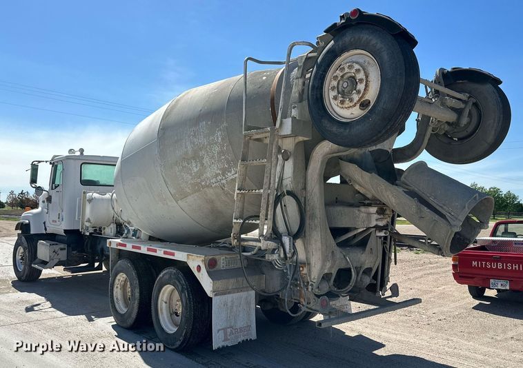 image for item NY9056 2007 International 5500i  ready mix truck