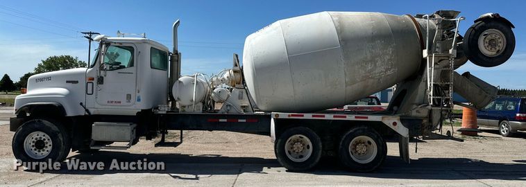 image for item NY9056 2007 International 5500i  ready mix truck