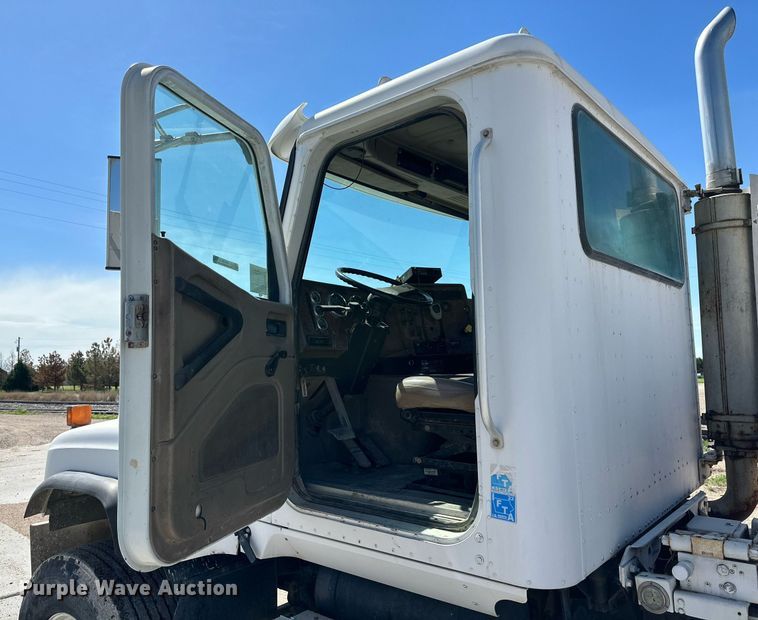 image for item NY9056 2007 International 5500i  ready mix truck