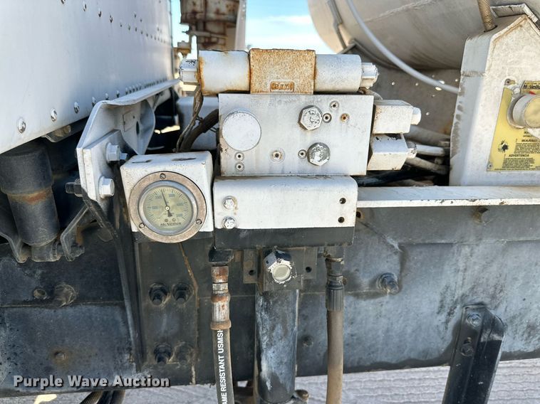 image for item NY9056 2007 International 5500i  ready mix truck