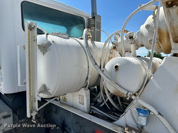 image for item NY9056 2007 International 5500i  ready mix truck