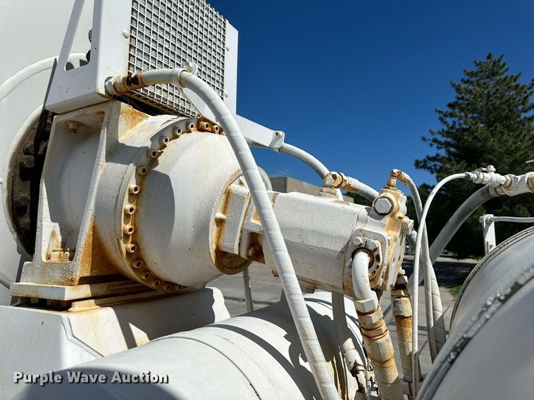 image for item NY9056 2007 International 5500i  ready mix truck