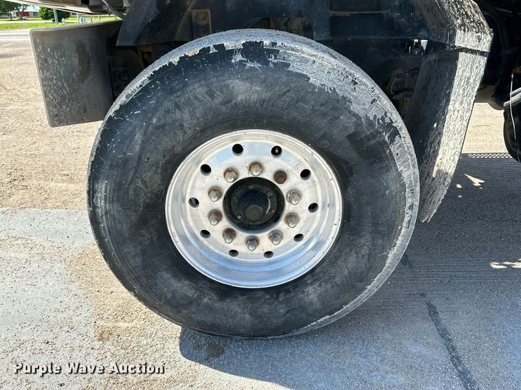 image for item NY9056 2007 International 5500i  ready mix truck