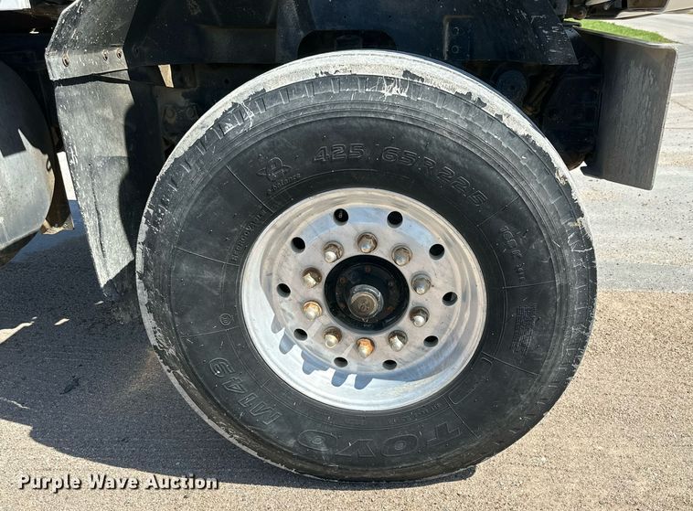 image for item NY9056 2007 International 5500i  ready mix truck