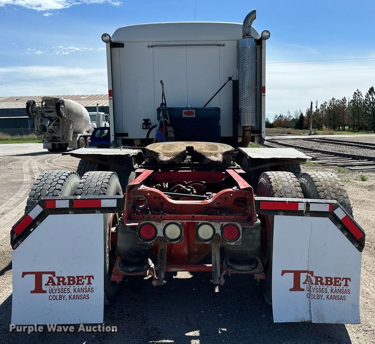 image for item NY9057 1993 Mack CH613  semi truck