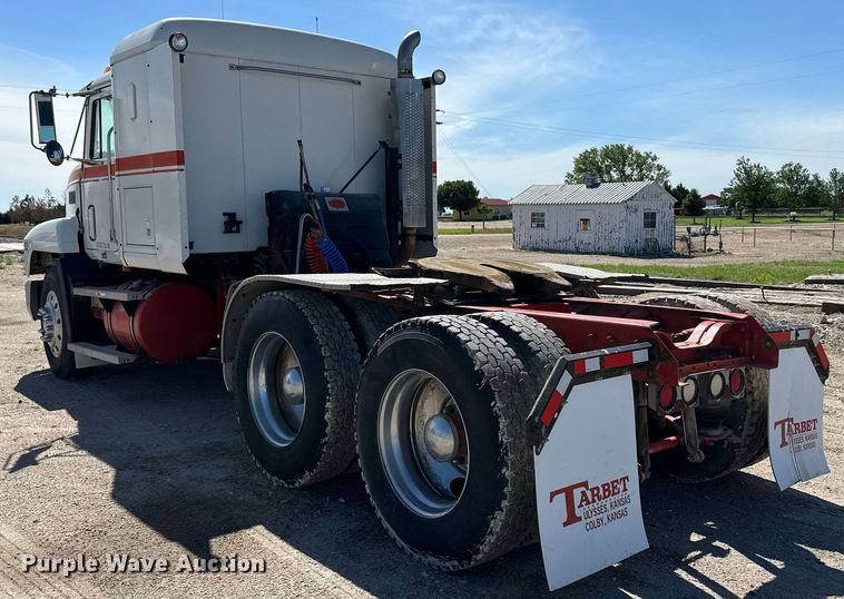 image for item NY9057 1993 Mack CH613  semi truck