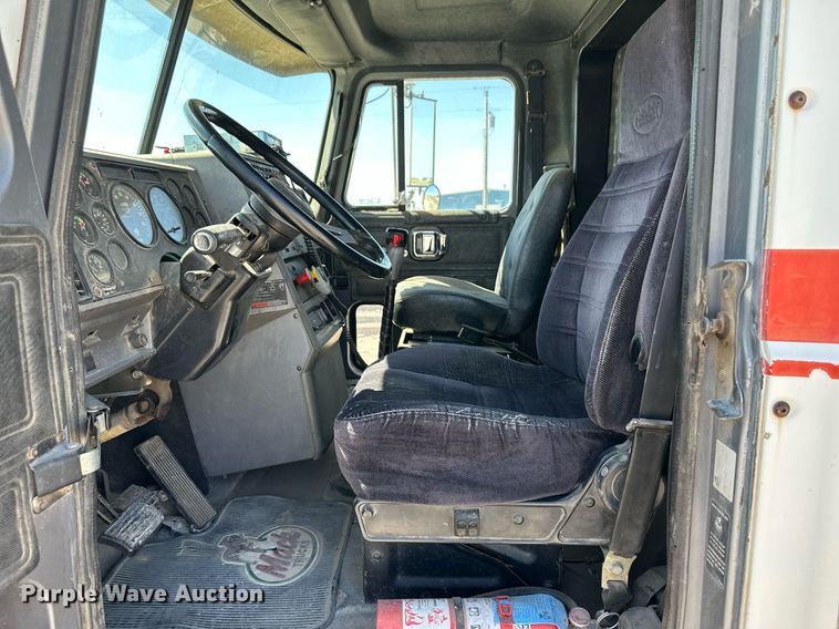 image for item NY9057 1993 Mack CH613  semi truck