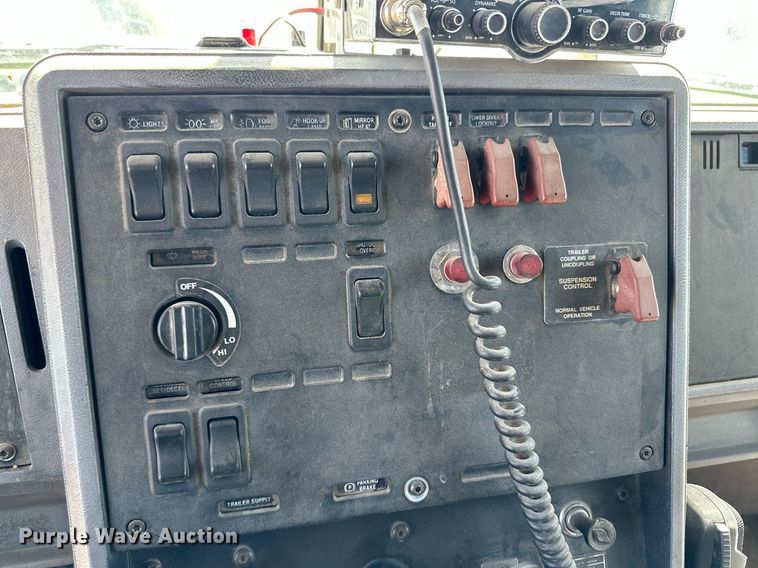 image for item NY9057 1993 Mack CH613  semi truck