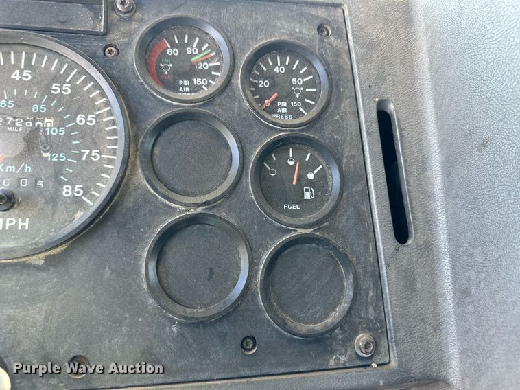 image for item NY9057 1993 Mack CH613  semi truck