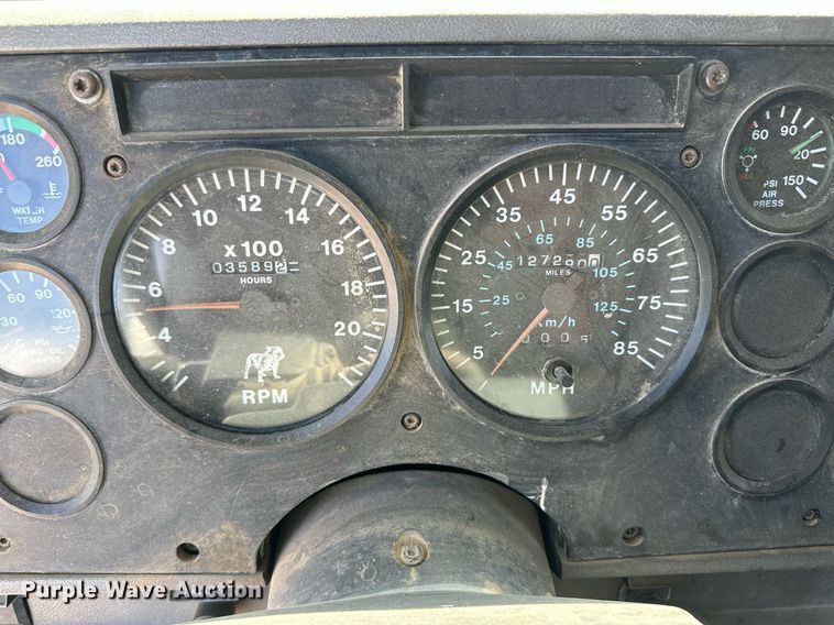 image for item NY9057 1993 Mack CH613  semi truck