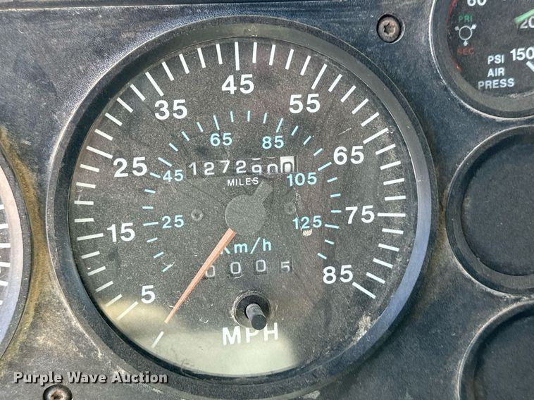 image for item NY9057 1993 Mack CH613  semi truck