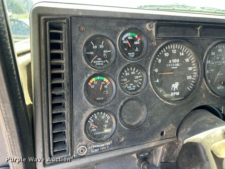 image for item NY9057 1993 Mack CH613  semi truck