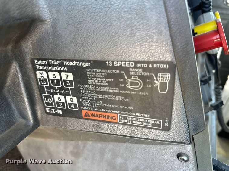 image for item NY9057 1993 Mack CH613  semi truck