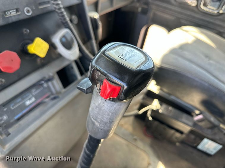 image for item NY9057 1993 Mack CH613  semi truck