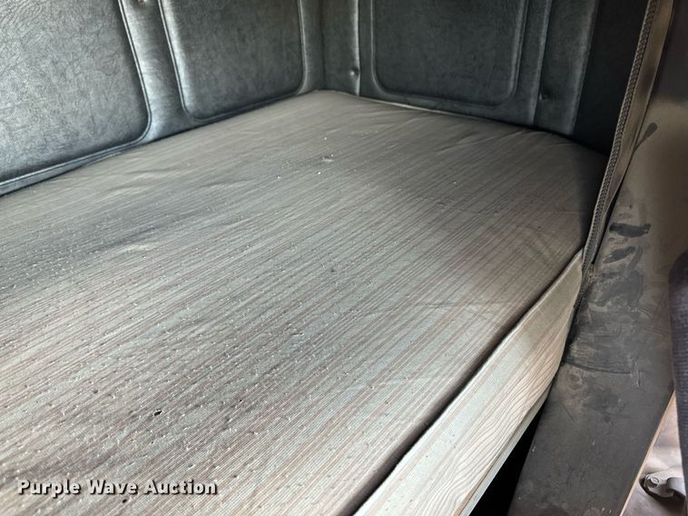 image for item NY9057 1993 Mack CH613  semi truck