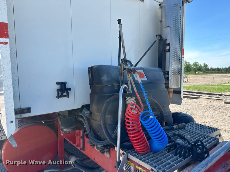 image for item NY9057 1993 Mack CH613  semi truck