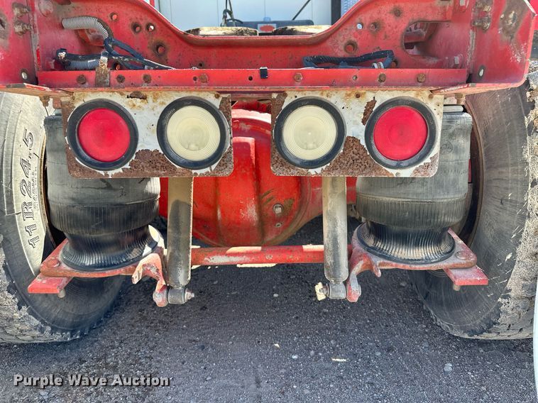 image for item NY9057 1993 Mack CH613  semi truck