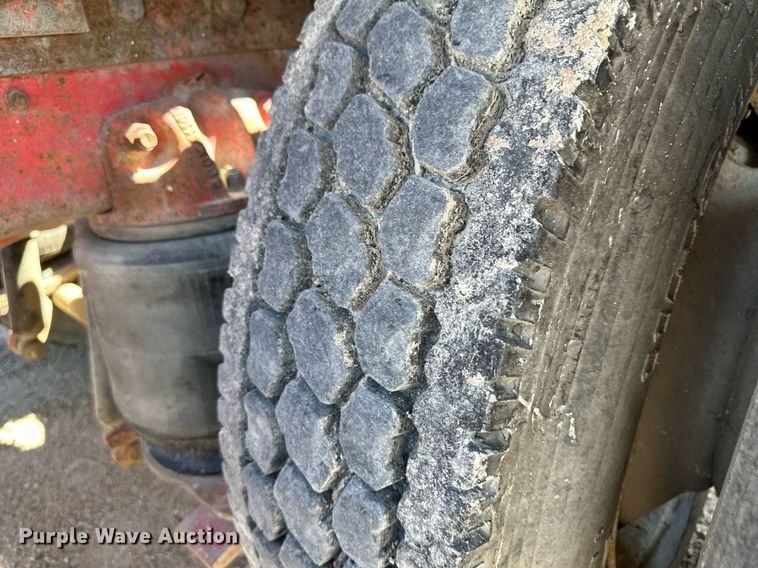 image for item NY9057 1993 Mack CH613  semi truck