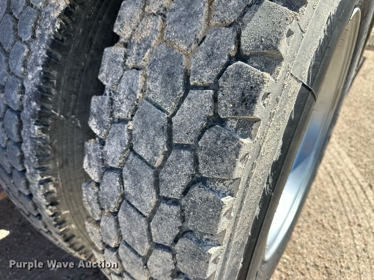 image for item NY9057 1993 Mack CH613  semi truck