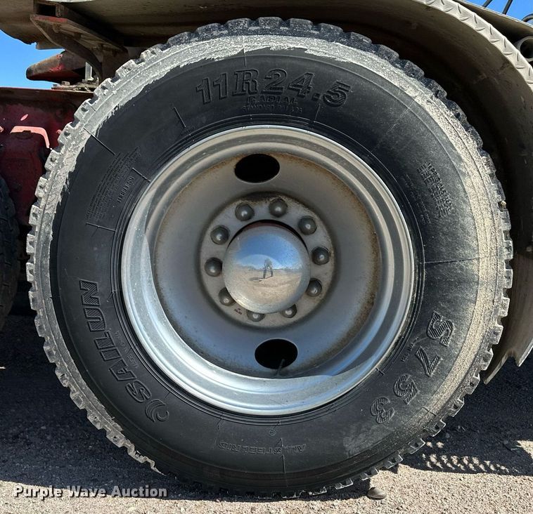 image for item NY9057 1993 Mack CH613  semi truck