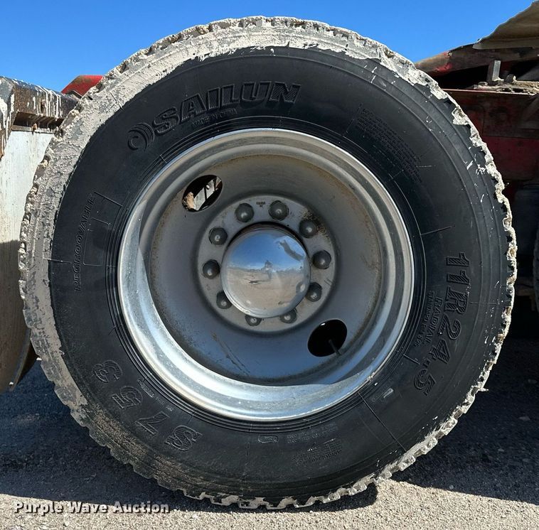 image for item NY9057 1993 Mack CH613  semi truck