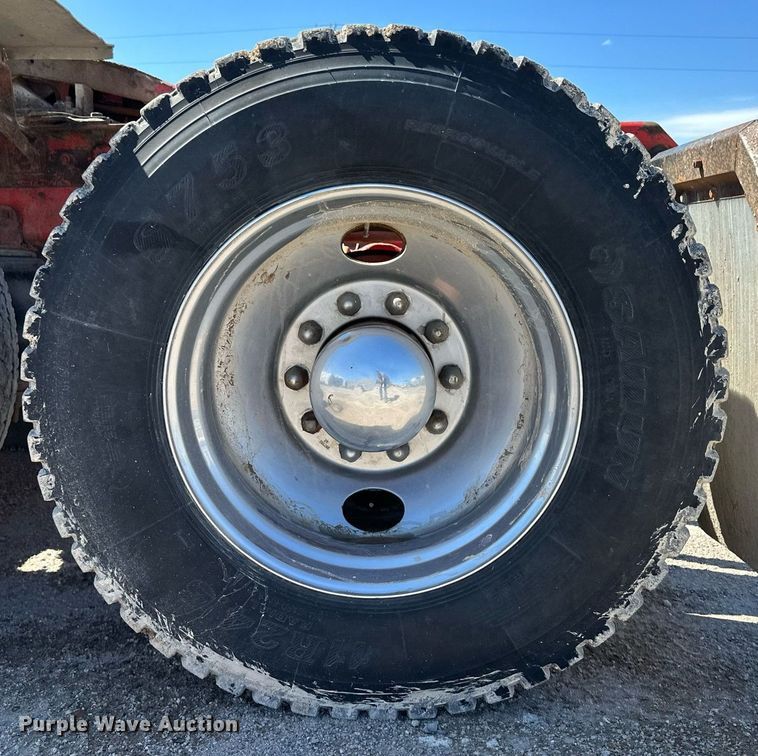 image for item NY9057 1993 Mack CH613  semi truck