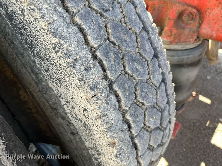 image for item NY9057 1993 Mack CH613  semi truck