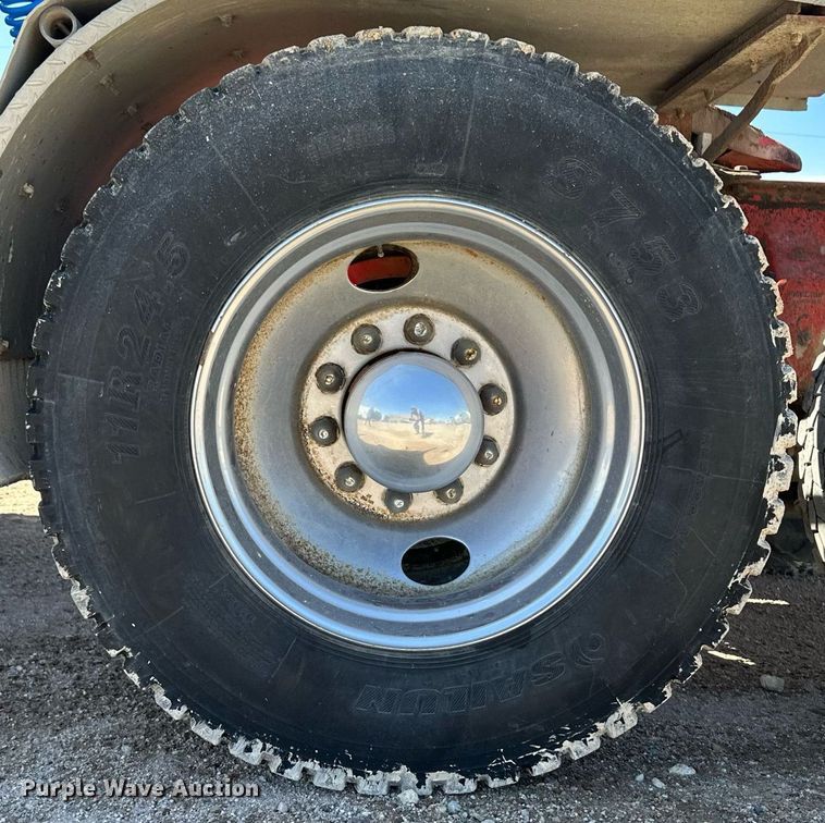 image for item NY9057 1993 Mack CH613  semi truck