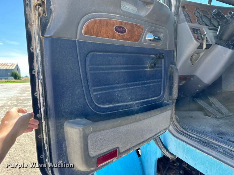 image for item NY9058 2006 Peterbilt 357  ready mix truck