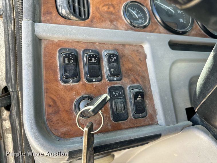 image for item NY9058 2006 Peterbilt 357  ready mix truck