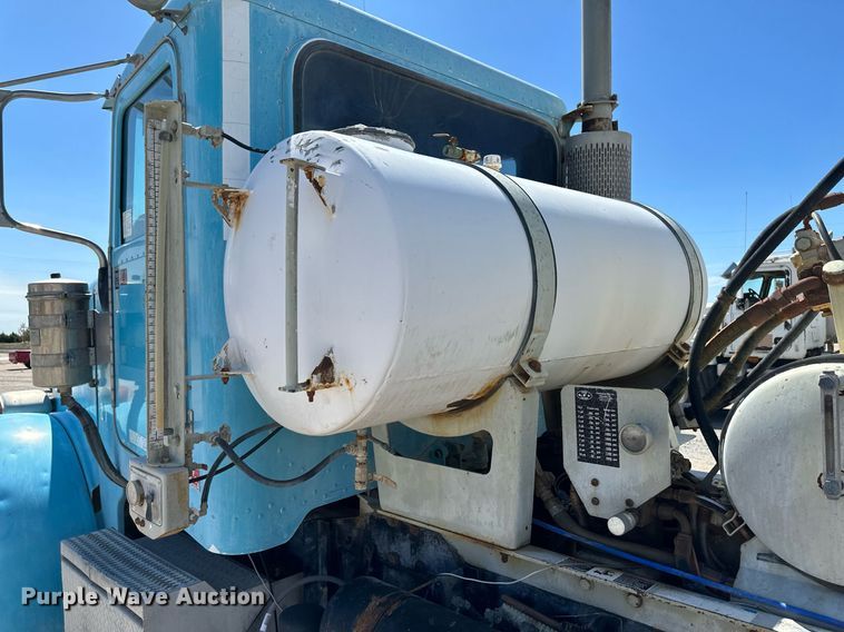 image for item NY9058 2006 Peterbilt 357  ready mix truck