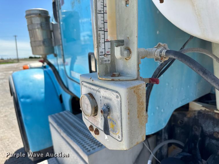 image for item NY9058 2006 Peterbilt 357  ready mix truck